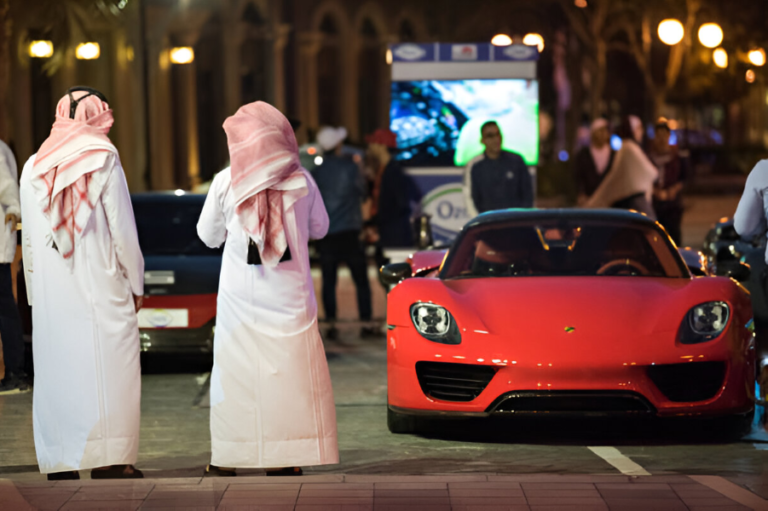 Discover Dubai Attractions: The Advantages of Renting a Car